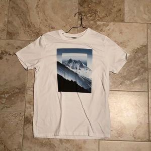 Men’s Old Navy Graphic Tee Size Medium